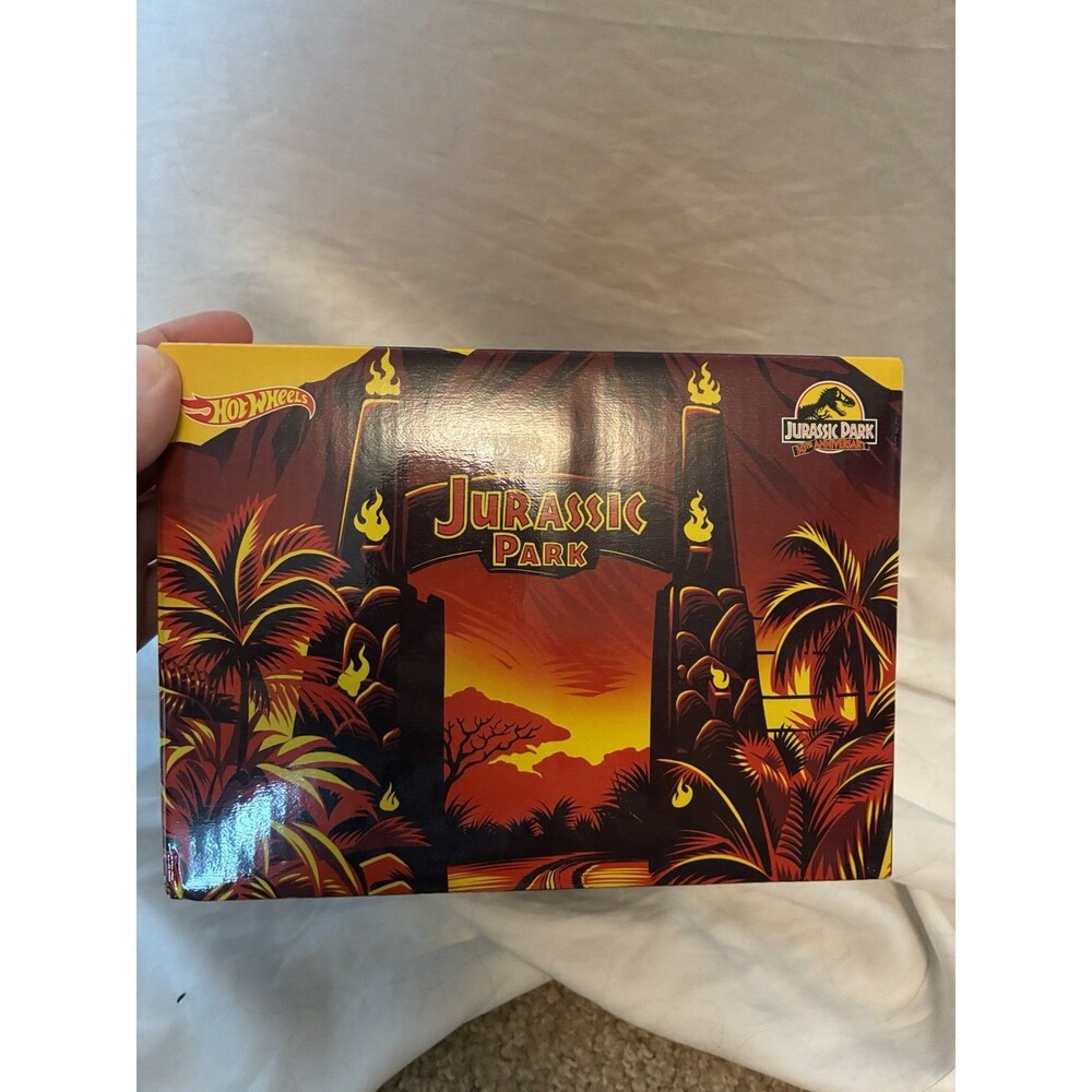SDCC 2023 JURASSIC PARK HOT WHEELS JEEP WRANGLER DR. IAN MALCOLM MATTEL METAL